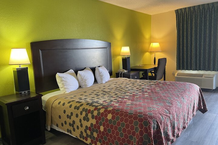 Room 4 of 30