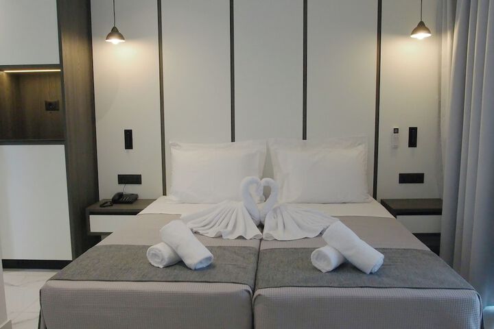 Room 2 of 28