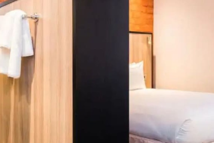 Room 12 of 40