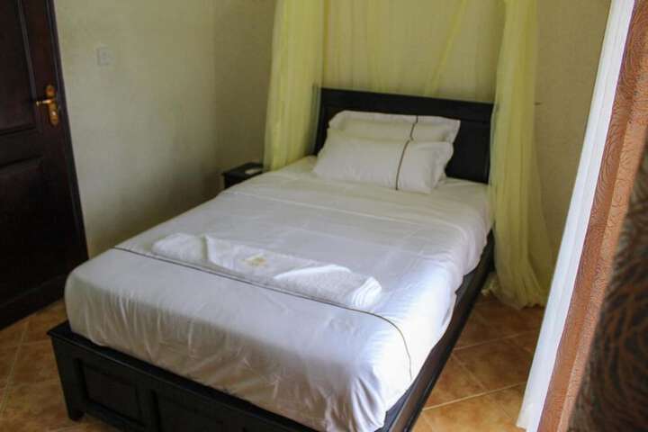 Room 13 of 36