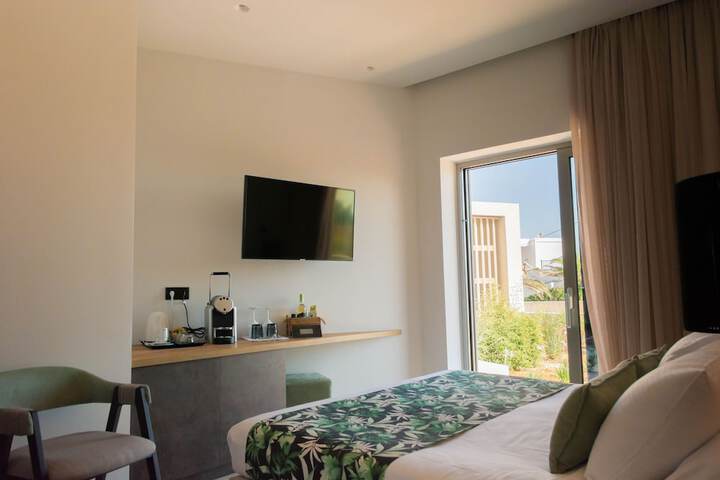 Room 44 of 340
