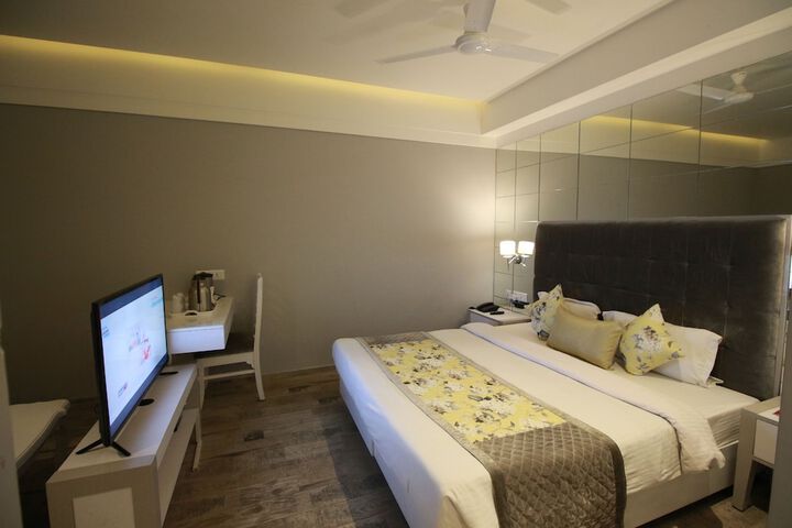 Room 10 of 51