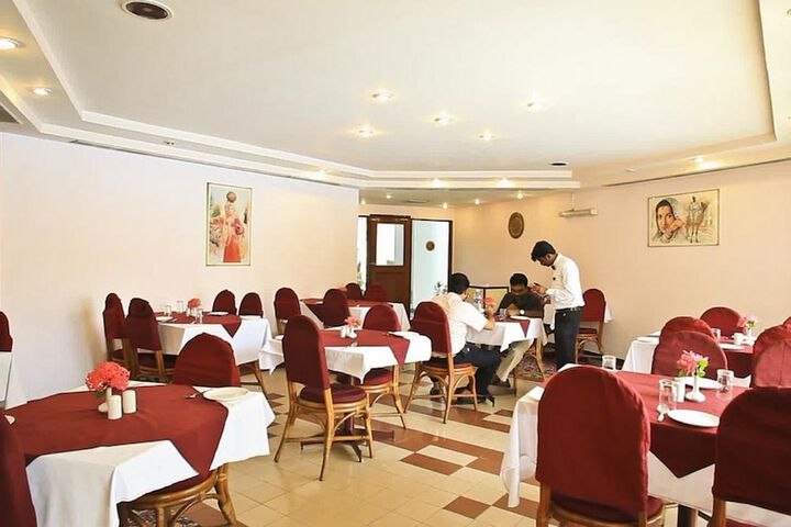 Dining 73 of 85