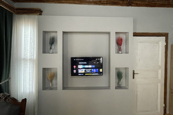 Room 10 of 100