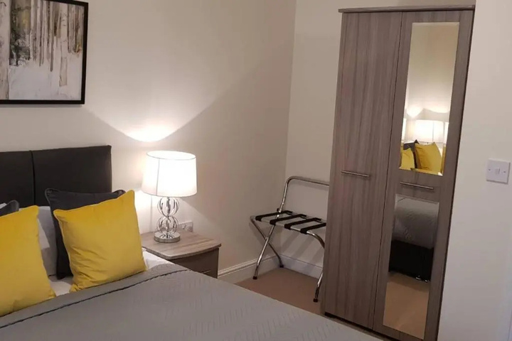 Room 6 of 11