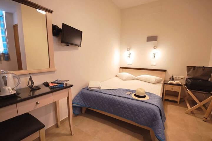 Room 14 of 33