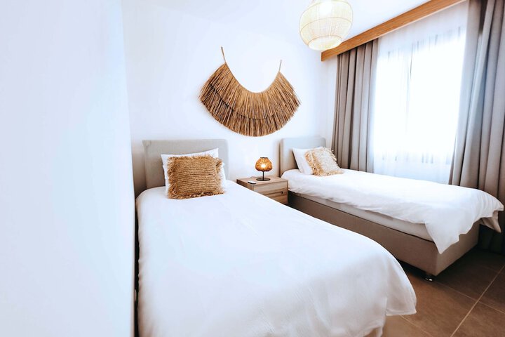 Room 33 of 196