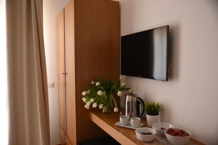 Room 17 of 38