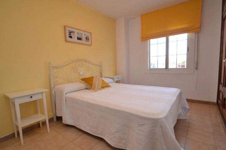 Room 4 of 12