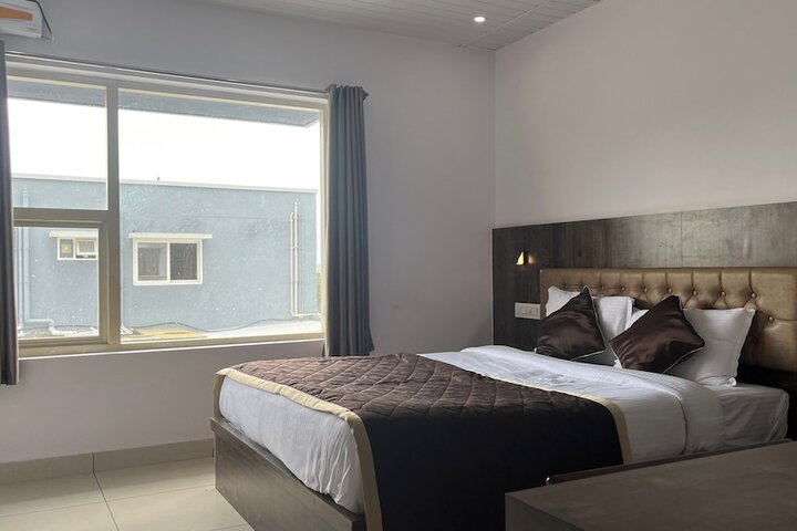 Room 6 of 25
