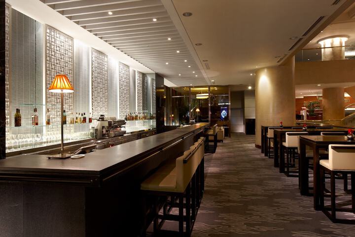 Lounge 92 of 121