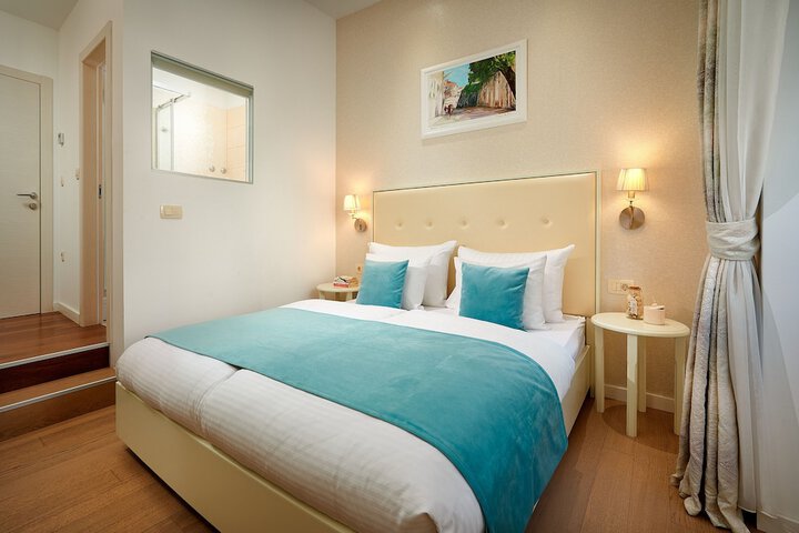 Room 2 of 11