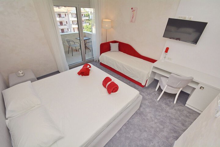 Room 49 of 166