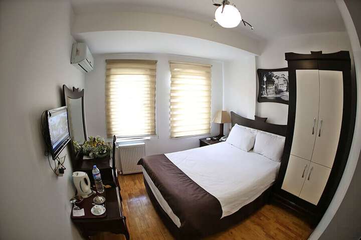 Room 6 of 21