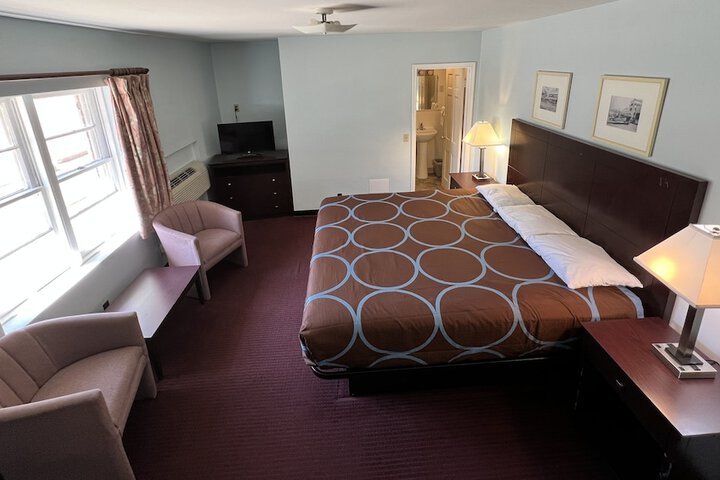 Classic King Bed (14 of 16)