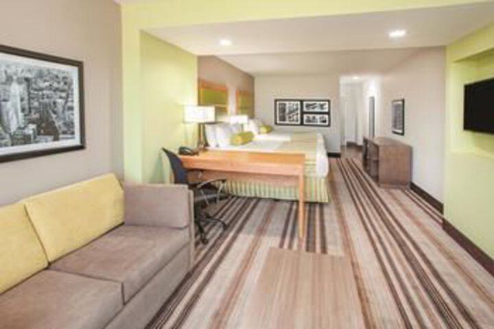 Room 33 of 68