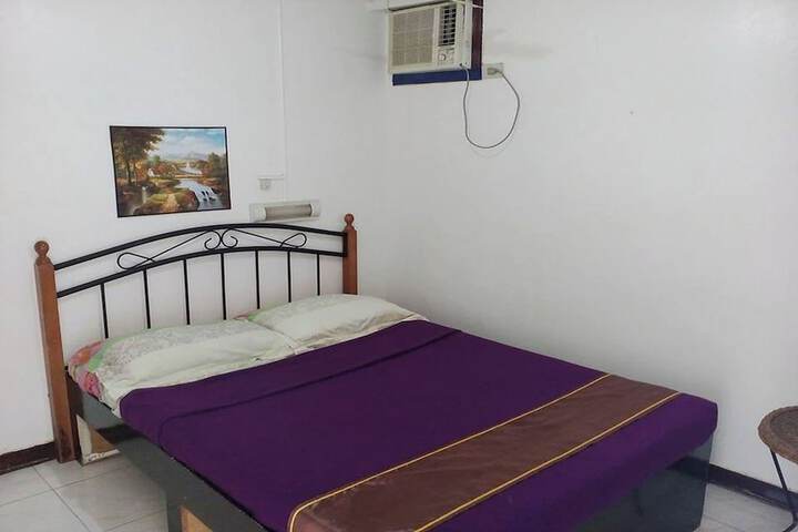 Room 9 of 32