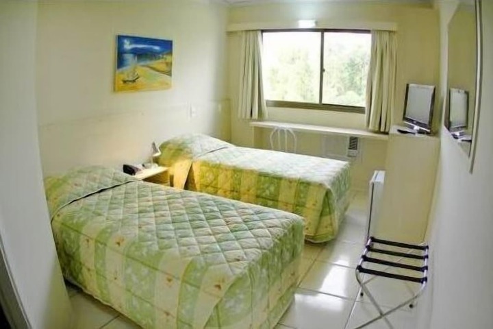 Room 6 of 33