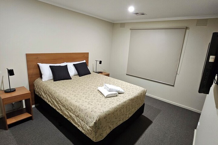 Room 9 of 34