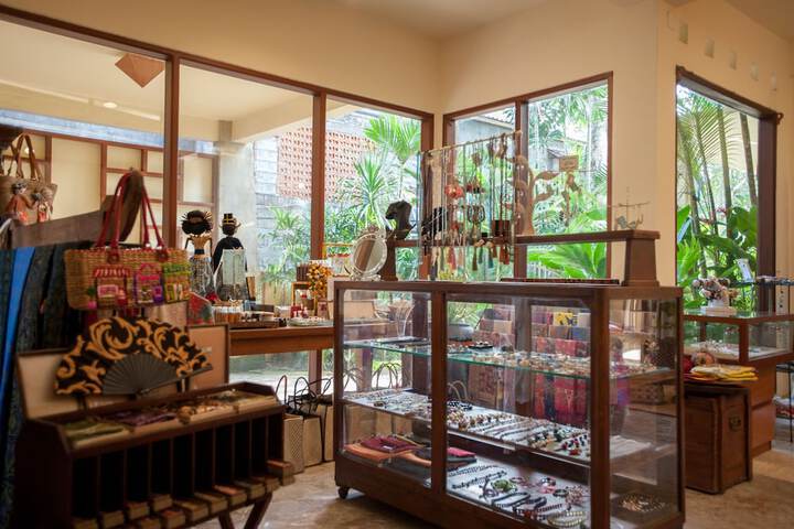 Gift Shop 50 of 79