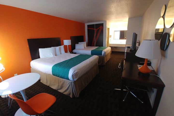Double Accessible Queen Size Bed (6 of 11)