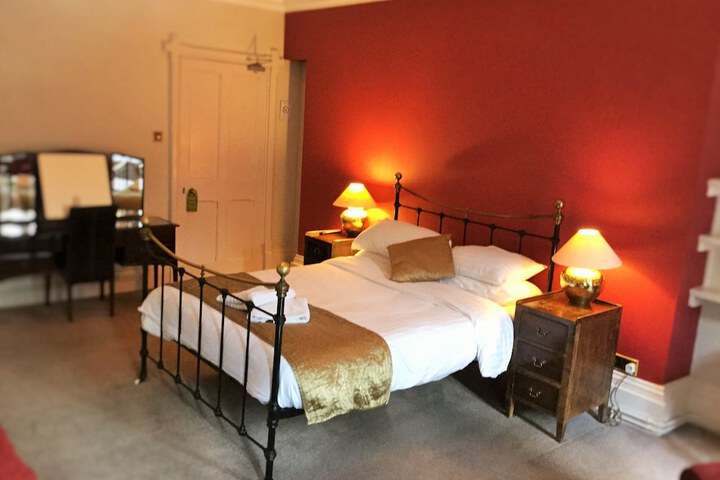 Room 7 of 91