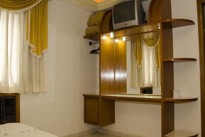 Room 17 of 27