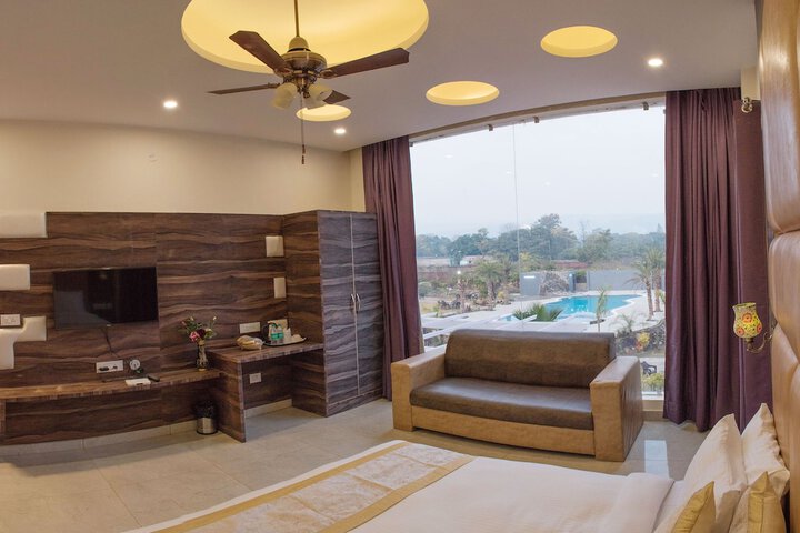 Room 3 of 28