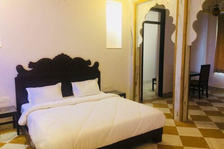 Room 27 of 37