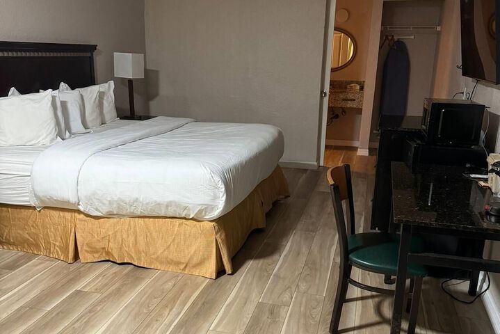 Room 15 of 28