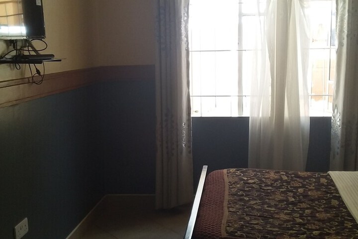Room 13 of 22