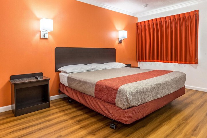 Room 8 of 29