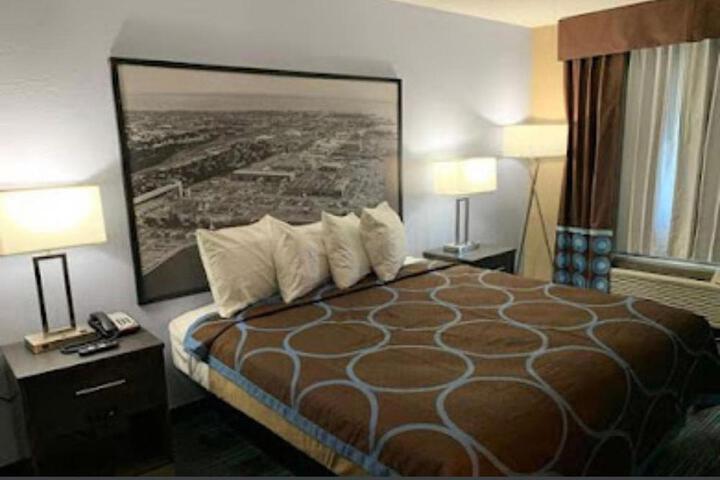 1 King Bed (7 of 7)