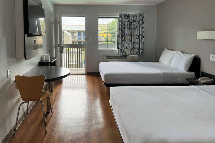 1 Queen Bed (2 of 15)
