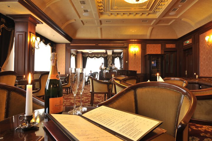 Lounge 56 of 64