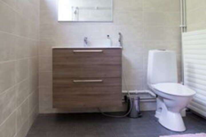 Room 5 of 9