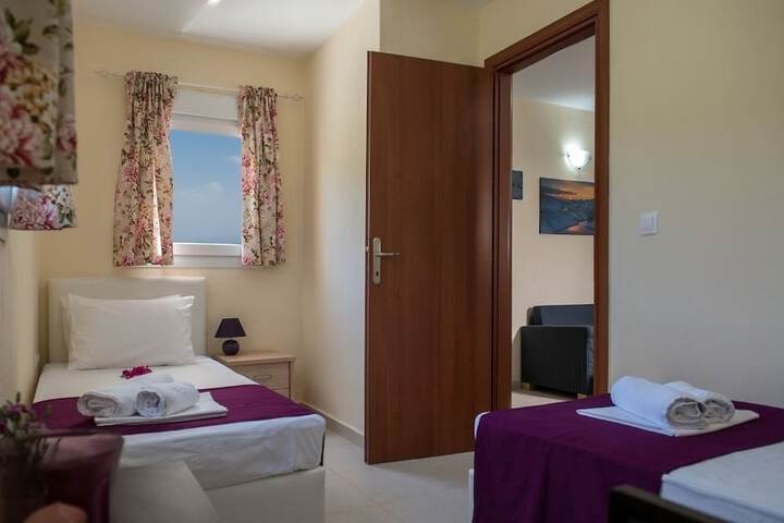 Room 3 of 45