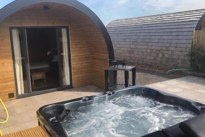 Superior Glamping Pod with Hot Tub