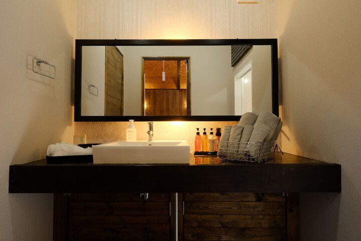 Room 7 of 19