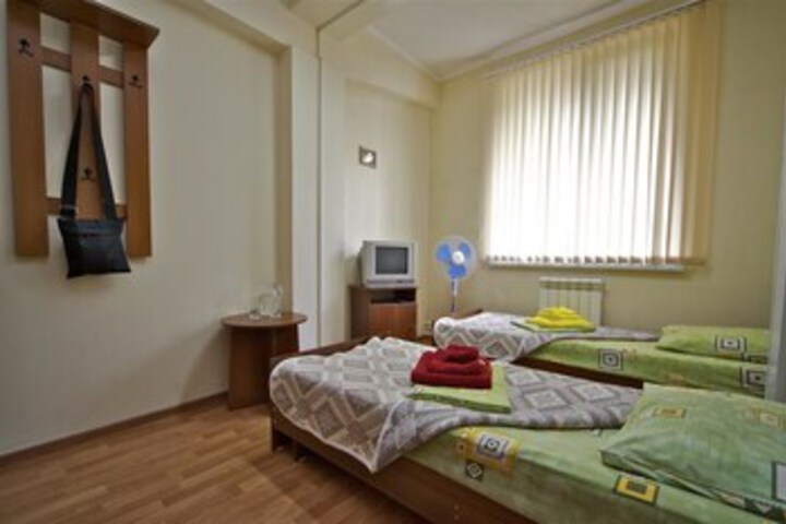 Room 4 of 27