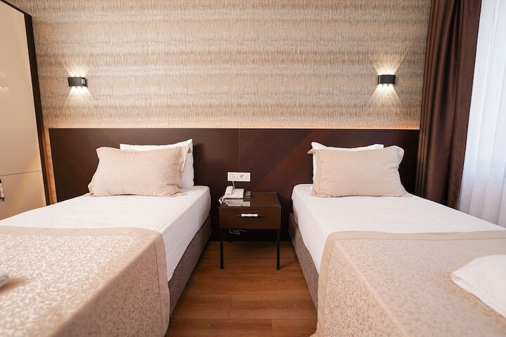 Room 9 of 37