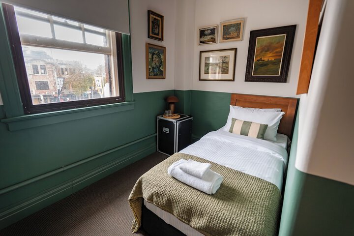 Room 7 of 30