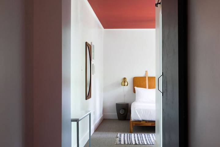 Room 10 of 42