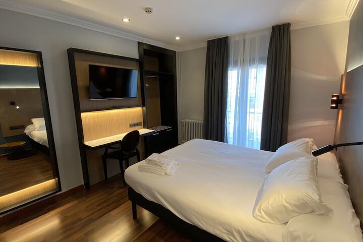 Room 15 of 108