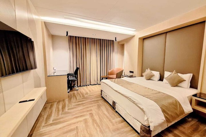 Room 16 of 27