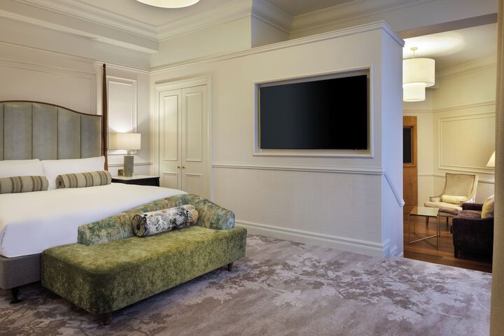 Room 36 of 182