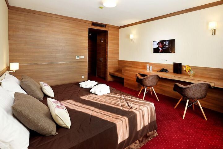 Room 13 of 64
