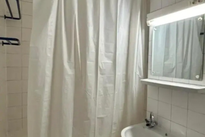 Room 6 of 11