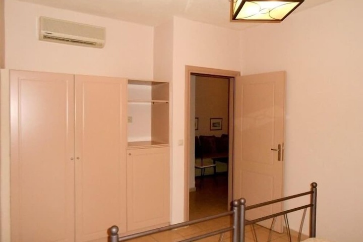 Room 9 of 53