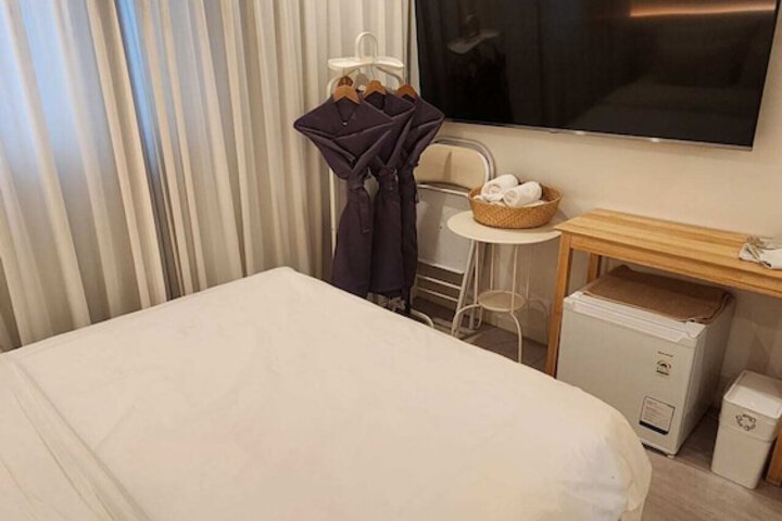 Room 7 of 27